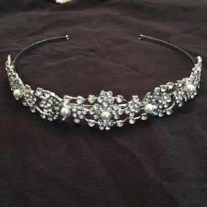 NWOT! NEVER WORN Diamond floral bridal headpiece